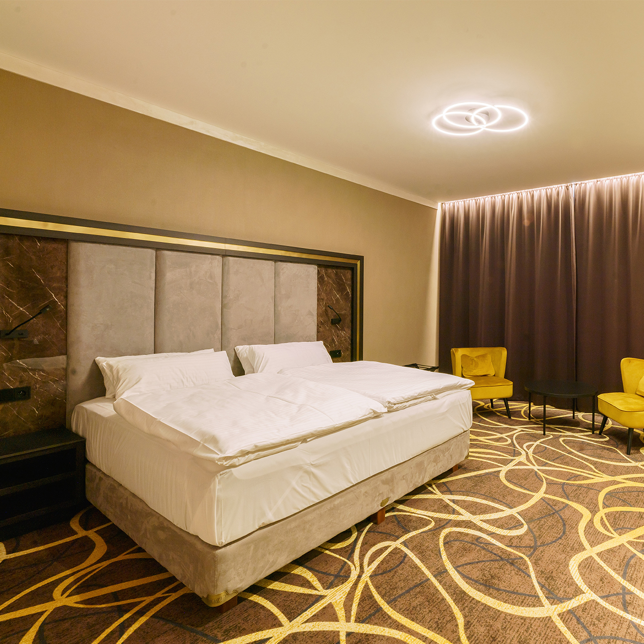 Card Hotel